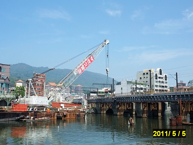 愛河舊台鐵鐵路橋拆除作業