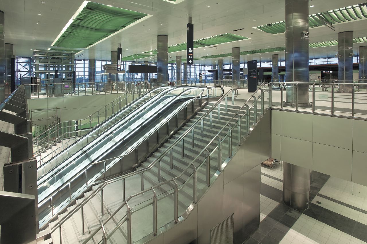 高鐵車站之美-桃園站梯廳空間.jpg